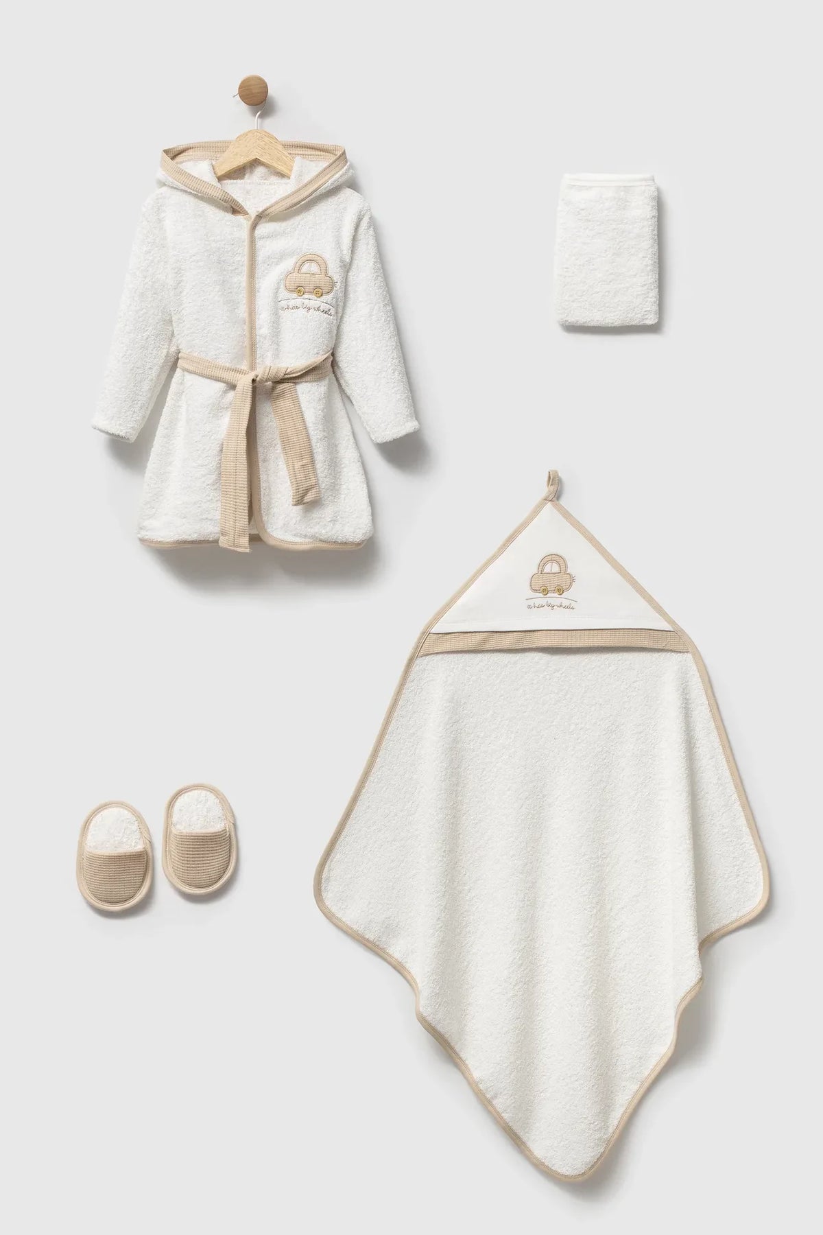 Coffret de bain Bebelinna blanc et beige motif voiture