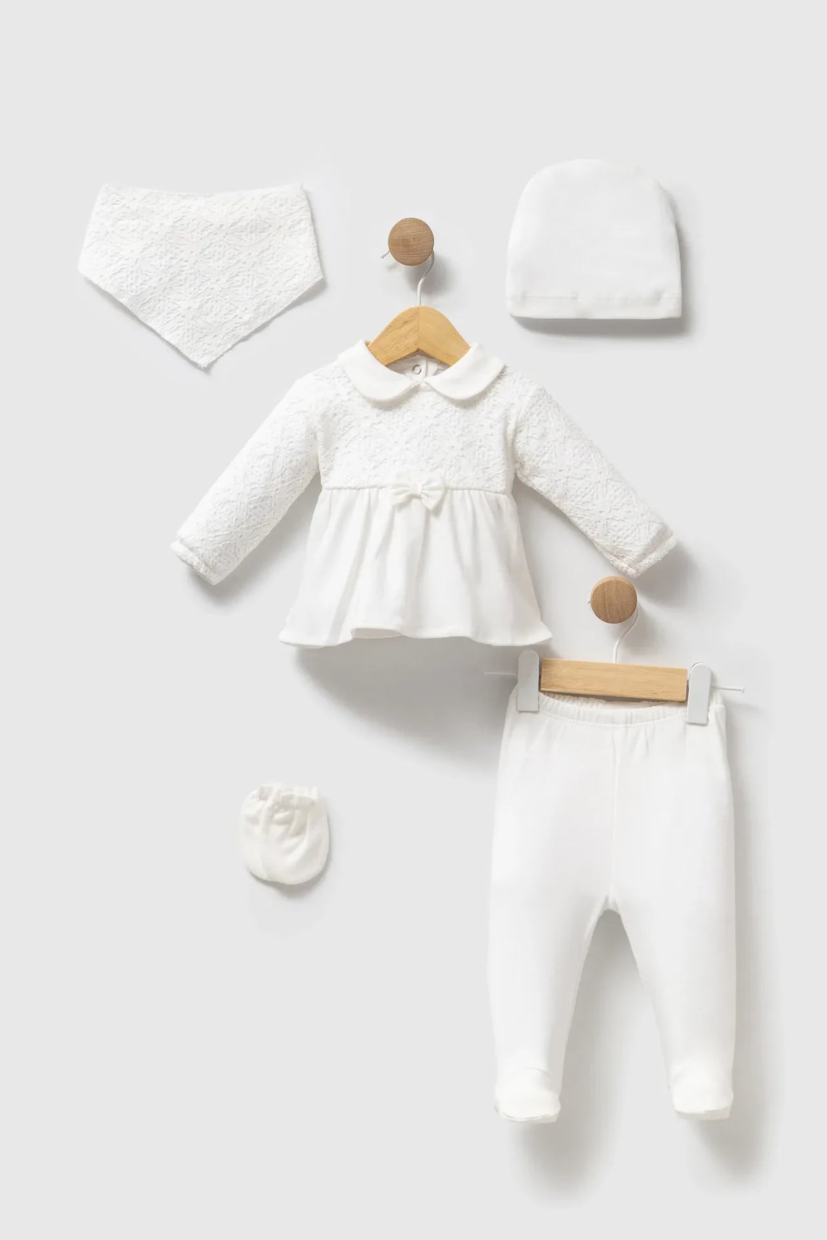 Ensemble naissance Bebelinna blanc avec blouse en dentelle