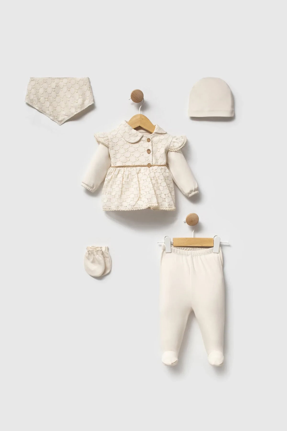 Ensemble naissance Bebelinna crème avec robe en dentelle