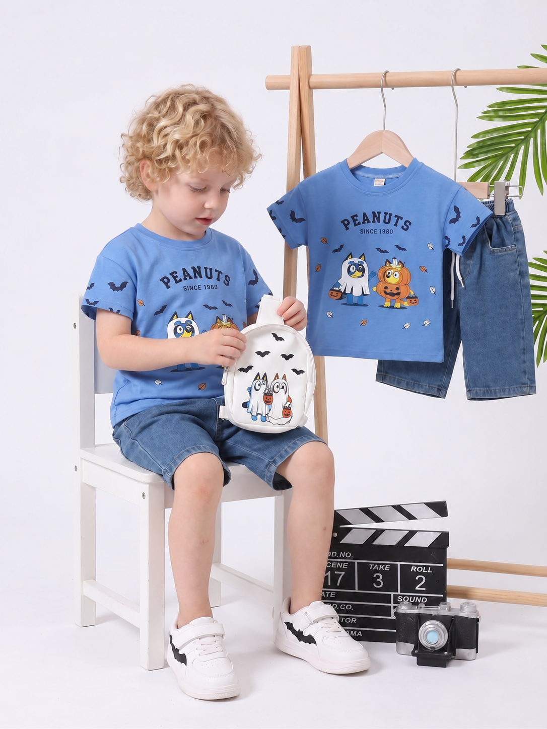 Ensemble garçon tee-shirt bleu, short en jean et petit sac