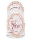 Nid d’ange blanc écru pour bébé fille avec dentelle, détails roses et motif ourson
